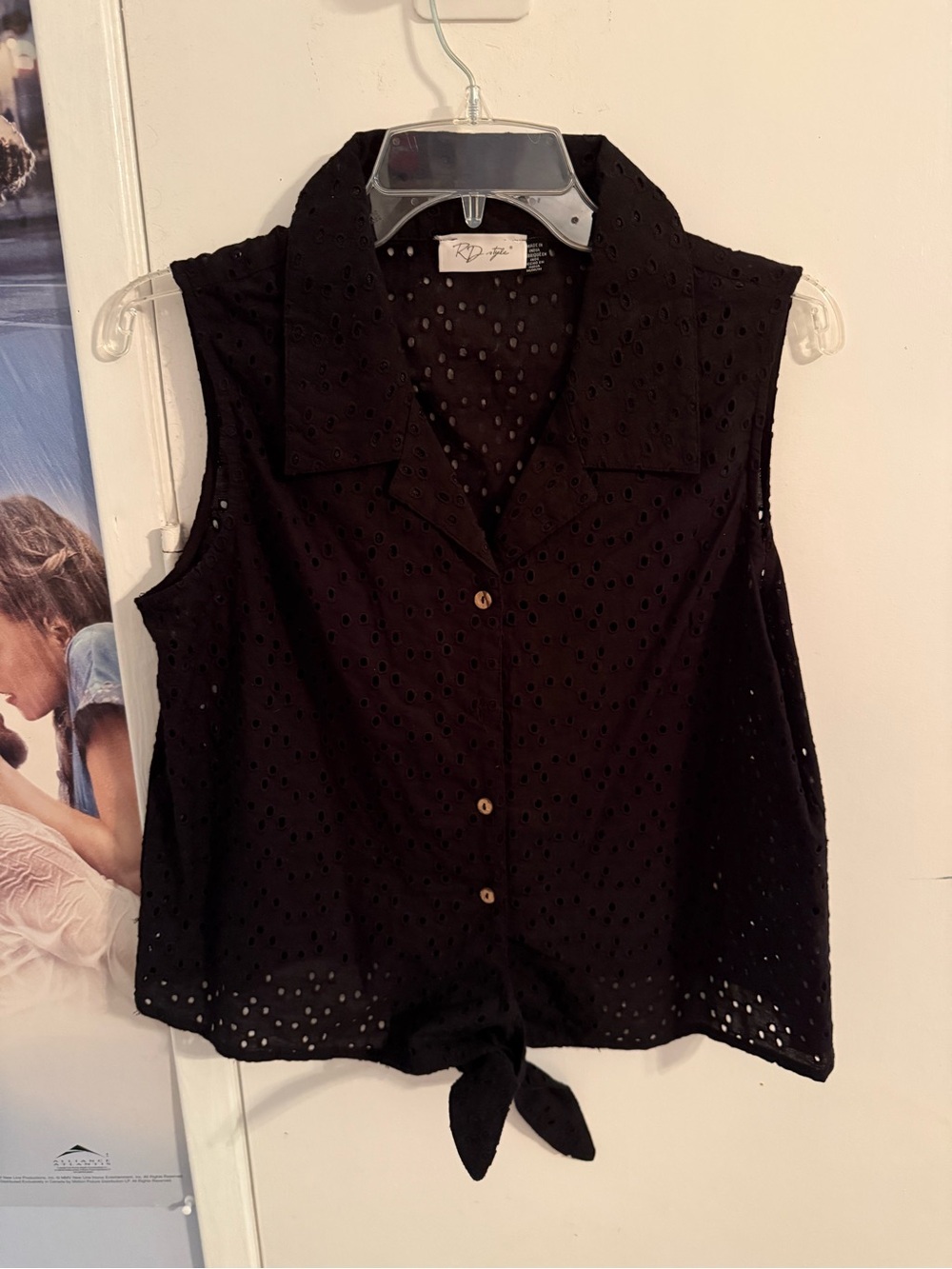 RD Style Black Sleeveless Eyelet Button-Front Tie Hem Top
